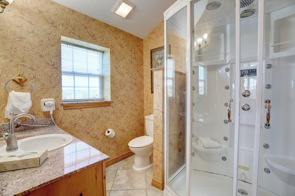 Grand Crowne Resort - photo 22