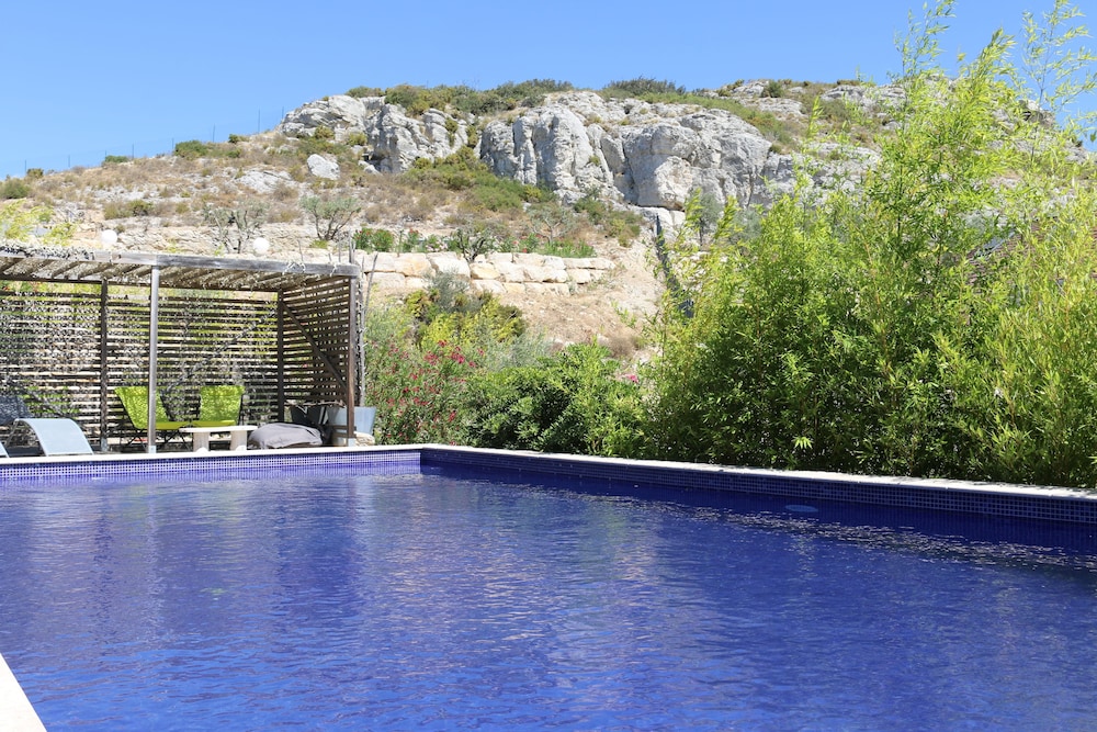 Suite Parentale dans Villa d'Architecte — 4-Star Luxury Hotel in Lancon-Provence, France