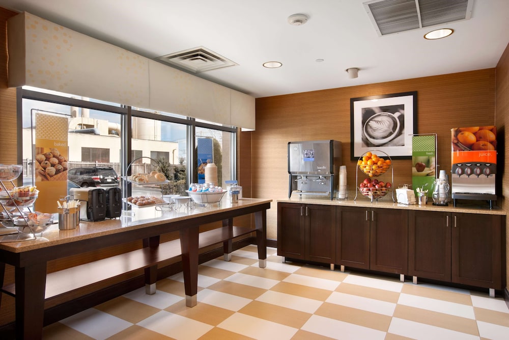 Hampton Inn Boston Braintree - photo 18