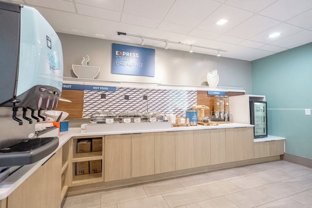 Holiday Inn Express Hotels & Suites Cocoa Beach by IHG - photo 37