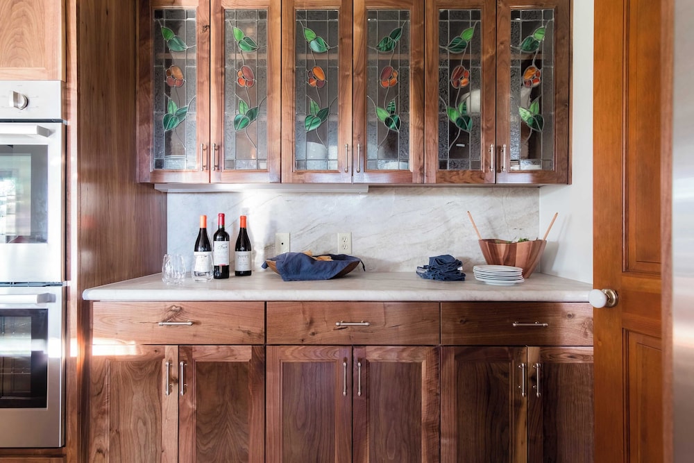 Cathedral by Avantstay Charming Secluded Estate w Sauna Pool Table & Views of the Rolling Hills - photo 17