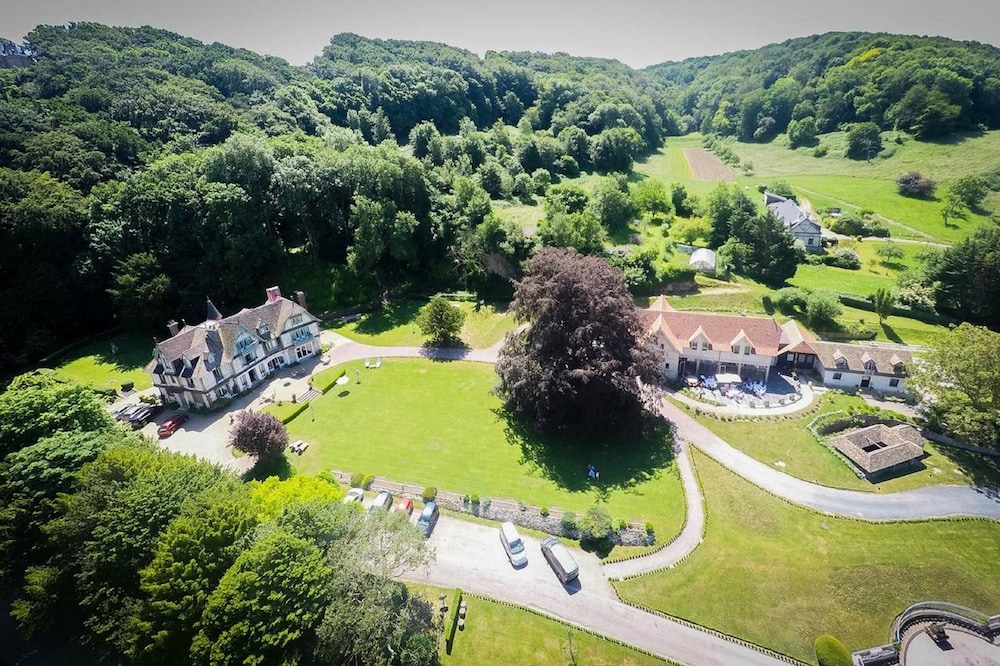 Le Manoir des Impressionnistes Bord de Mer in Honfleur, France