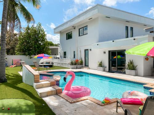 Villa Palma Prime Location Pool Game Room Outdoor Kitchen — 4-Star Luxury Hotel in Miami, United States