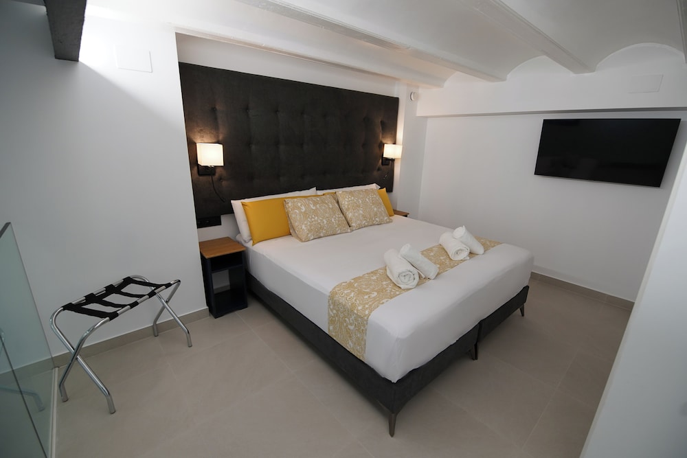 Suites Puerto Valencia — Valencia