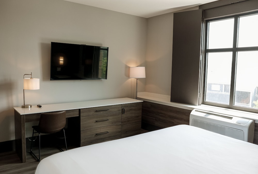The Oread Lawrence Tapestry Collection by Hilton - photo 19