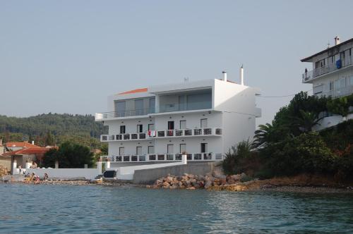 Asmini Studios — 4-Star Luxury Hotel in Pefki, Greece