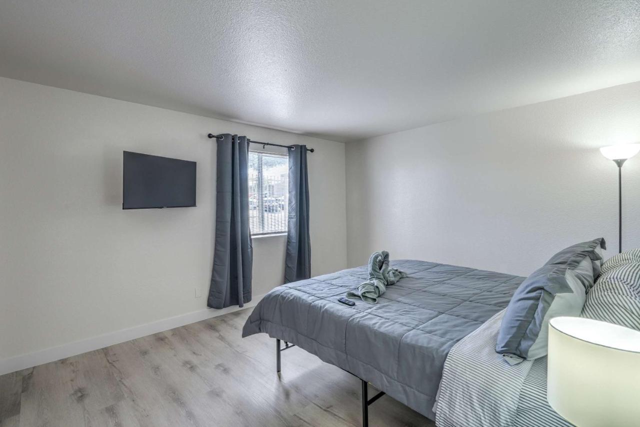 Vegas Getaway Near Strip Sleeps 6