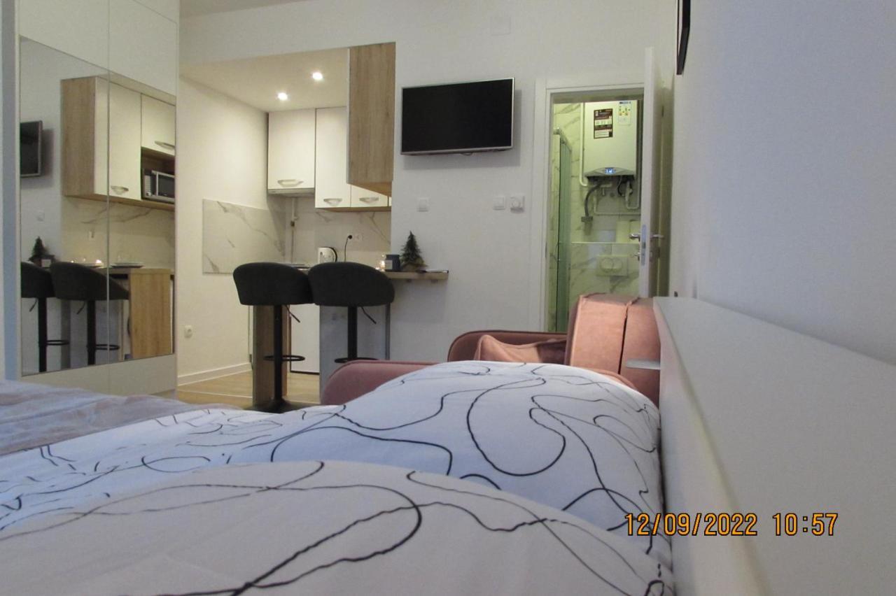 Studio Apartman Oboj Maksimir Self Check in — 4-Star Luxury Hotel in Zagreb, Croatia