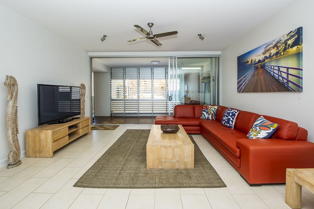 1 Bright Point Apartment 5301 — 4-Star Luxury Hotel in Nelly Bay, Australia