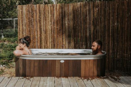 Numie Waterfront Luxury House with sauna and hot tub — 4-Star Luxury Hotel in Coles Bay, Australia