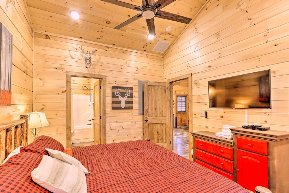 Coosawattee River Resort Cabin w Private Hot Tub - photo 3