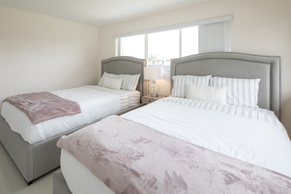 Pompano Suites by the Beach - photo 18
