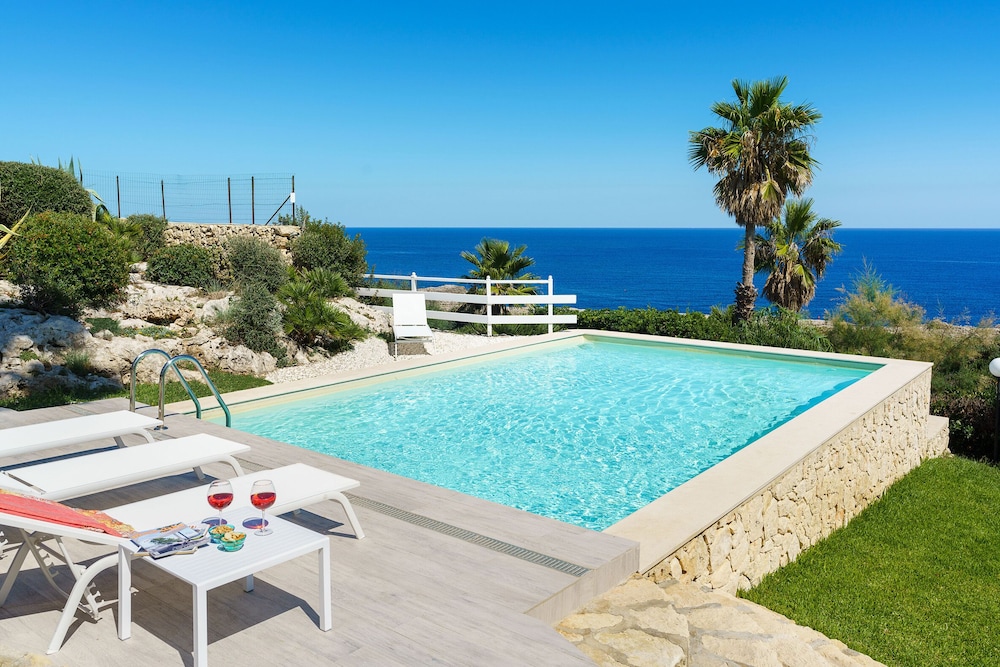 Villa del Mito — 4-Star Luxury Hotel in Siracusa, Italy