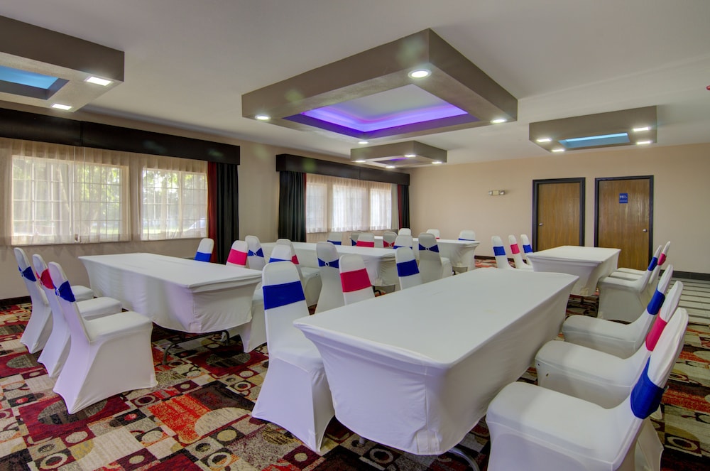 Westbridge Inn & Suites - photo 42