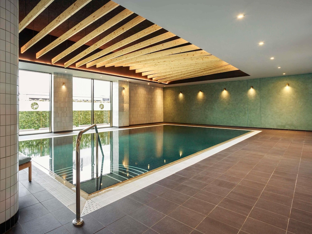 Novotel Cambridge North — 4-Star Luxury Hotel in Cambridge, United Kingdom