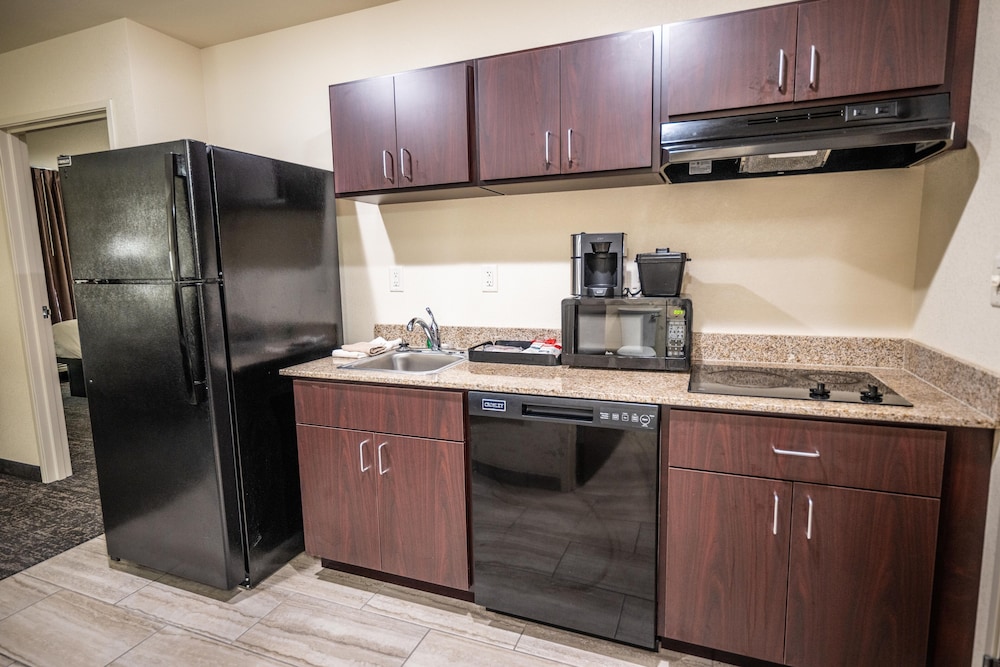 Cobblestone Hotel & Suites Lamar - photo 50