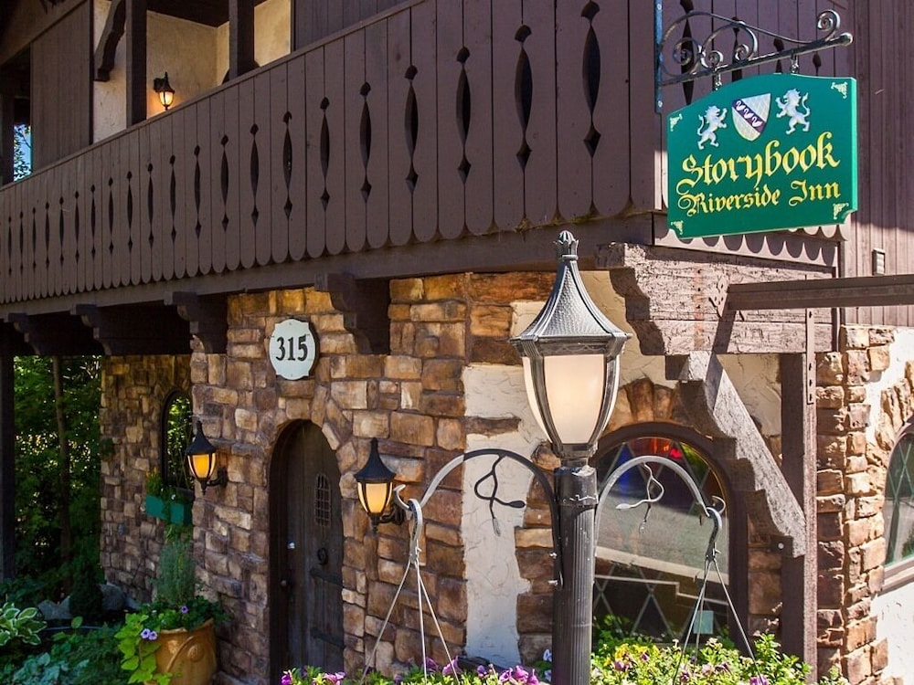 Storybook Riverside Inn - photo 27