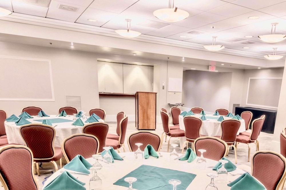 DoubleTree by Hilton Providence Airport Warwick - photo 21
