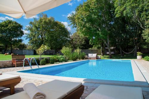 Villa Kringa — 4-Star Luxury Hotel in Tinjan, Croatia
