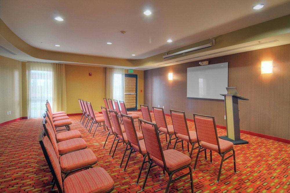 Courtyard by Marriott Medford Airport - photo 59