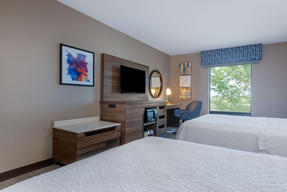 Hampton Inn St. Robert Ft. Leonard Wood - photo 12