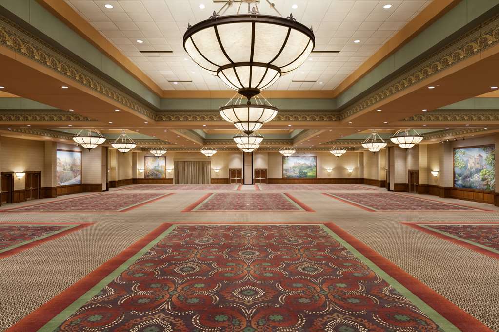 Chateau On The Lake Resort Spa and Convention Center - photo 21