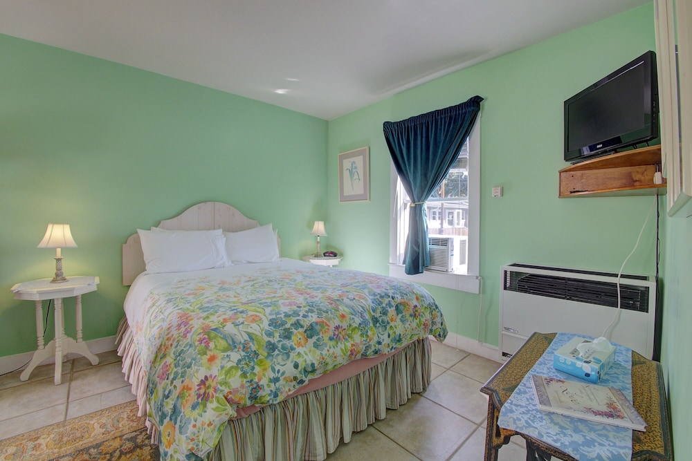 Secret Garden Inn and Cottages - photo 33