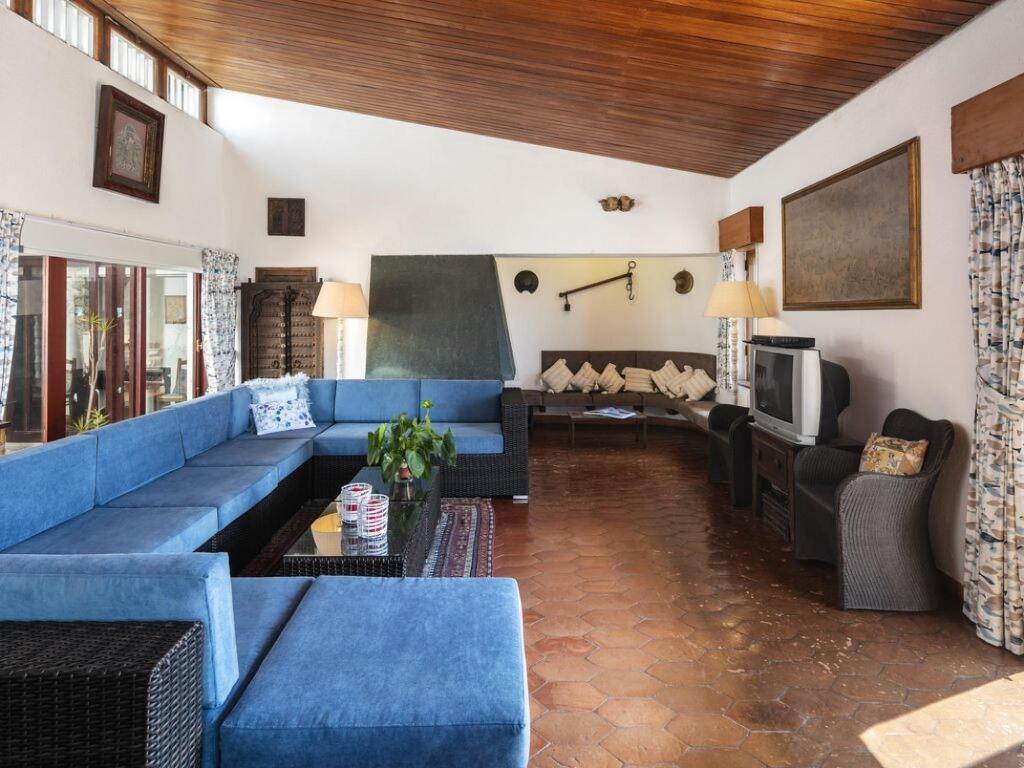 Stunning Oceanview Algarve Villa 9 Bedrooms Villa Quinta Marinha — 4-Star Luxury Hotel in Lagoa, Portugal
