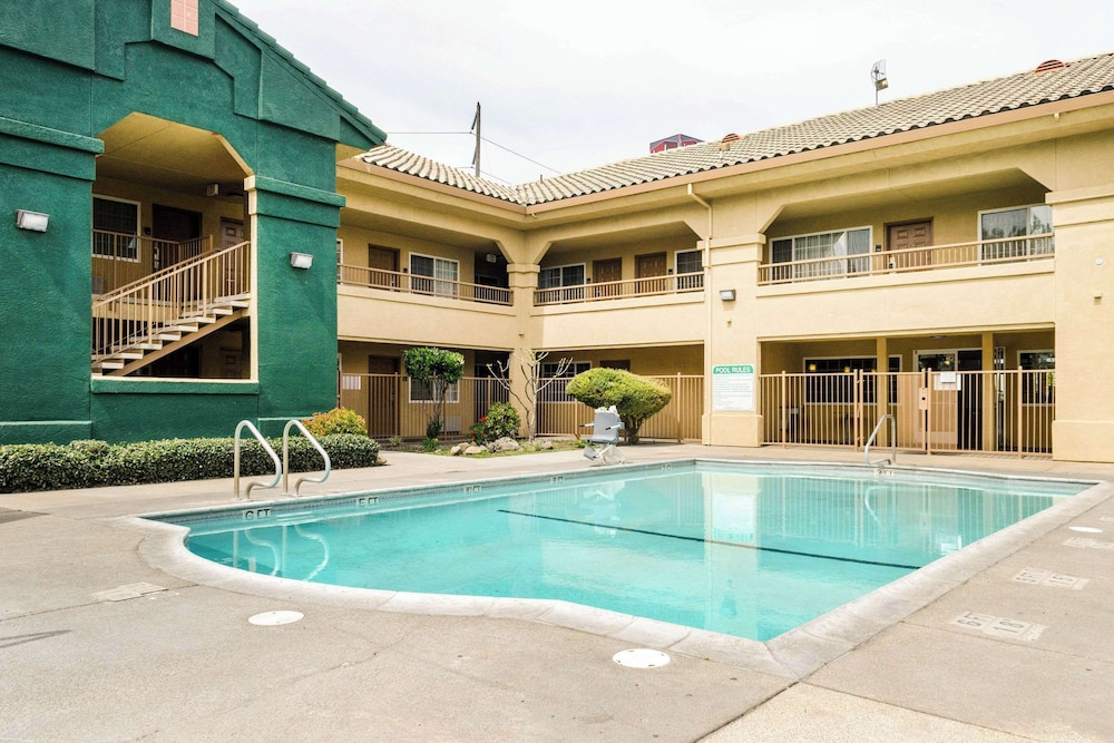 Quality Inn & Suites Lathrop South Stockton - photo 17