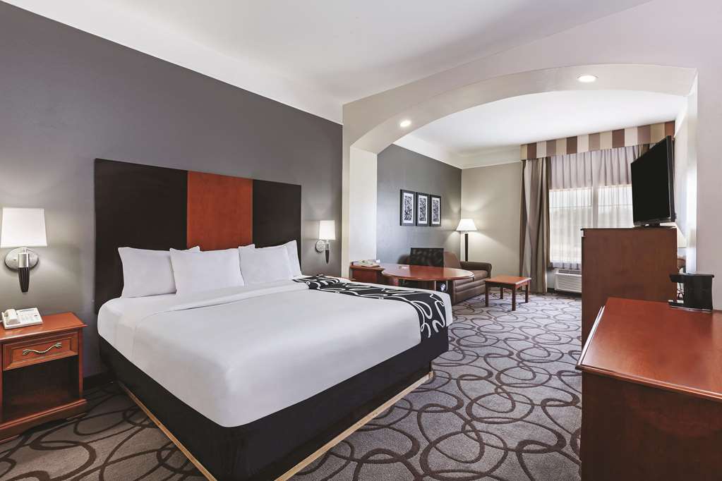La Quinta Inn & Suites by Wyndham Granbury - photo 13
