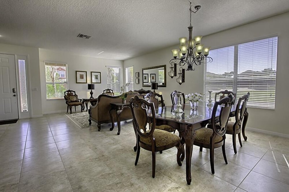 Bella Vida Resort by Home 2U - photo 109