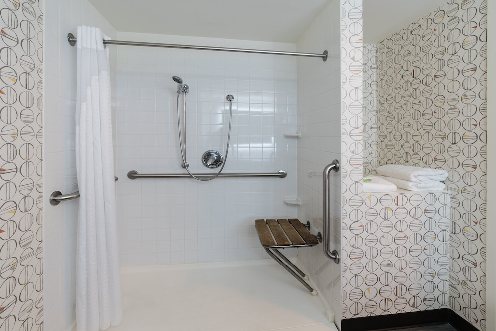 Holiday Inn & Suites Pittsfield Berkshires by IHG - photo 20