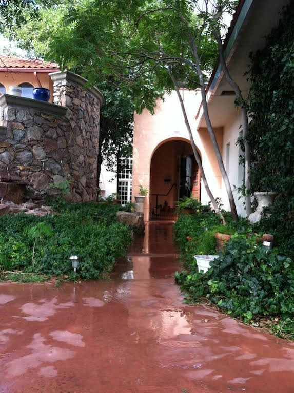 Lundeen Inn of the Arts - carbon neutral hotel in Las Cruces