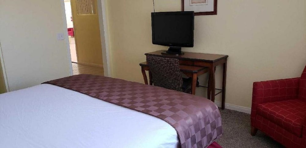 Europa Inn & Suites - photo 3