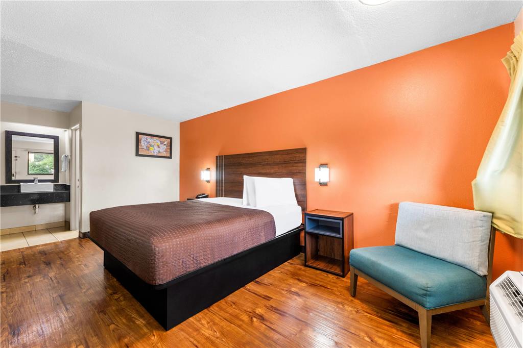Econo Lodge Charlotte Airport - photo 34