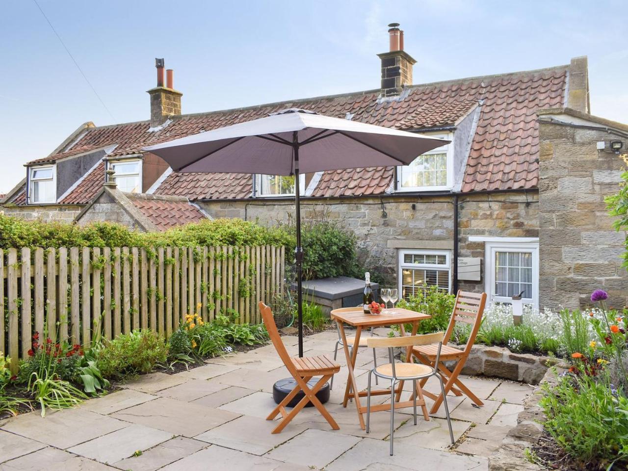 New Cottage — 4-Star Luxury Hotel in Whitby, United Kingdom