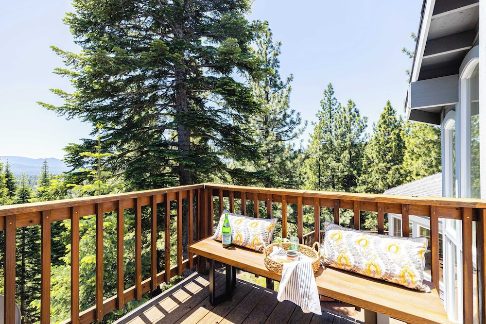 Sparrow by Avantstay Modern Mountain Retreat w Hot Tub Pool Table & Games - photo 17