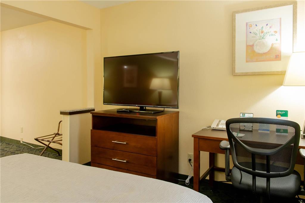 Quality Inn & Suites Bloomington I 55 and I 74 - photo 34