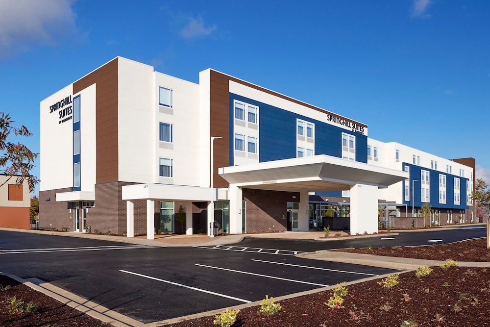 SpringHill Suites by Marriott Medford Airport - photo 31