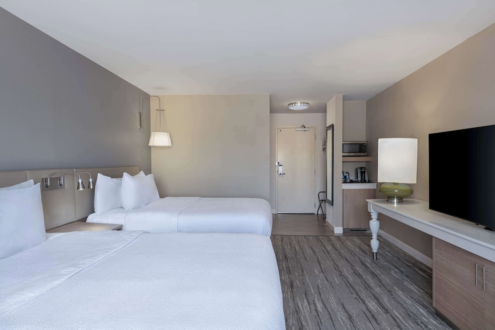 Hilton Garden Inn St. Charles - photo 8