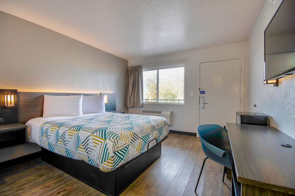 Motel 6 Albuquerque NM Midtown - photo 12