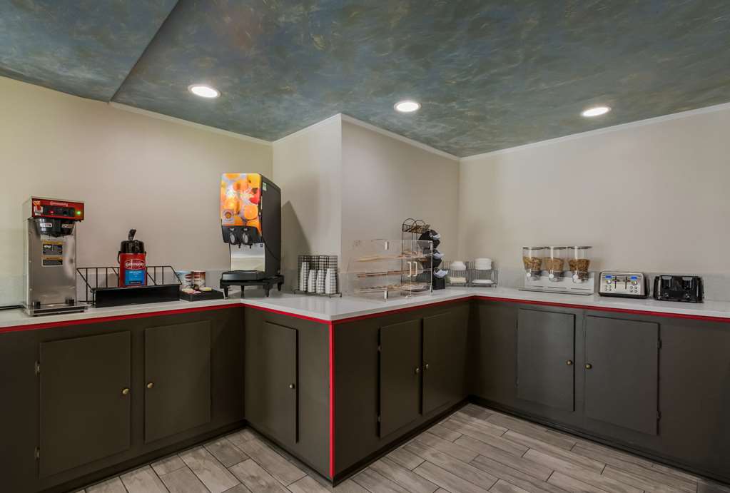 Econo Lodge Inn & Suites Diamondhead - photo 27