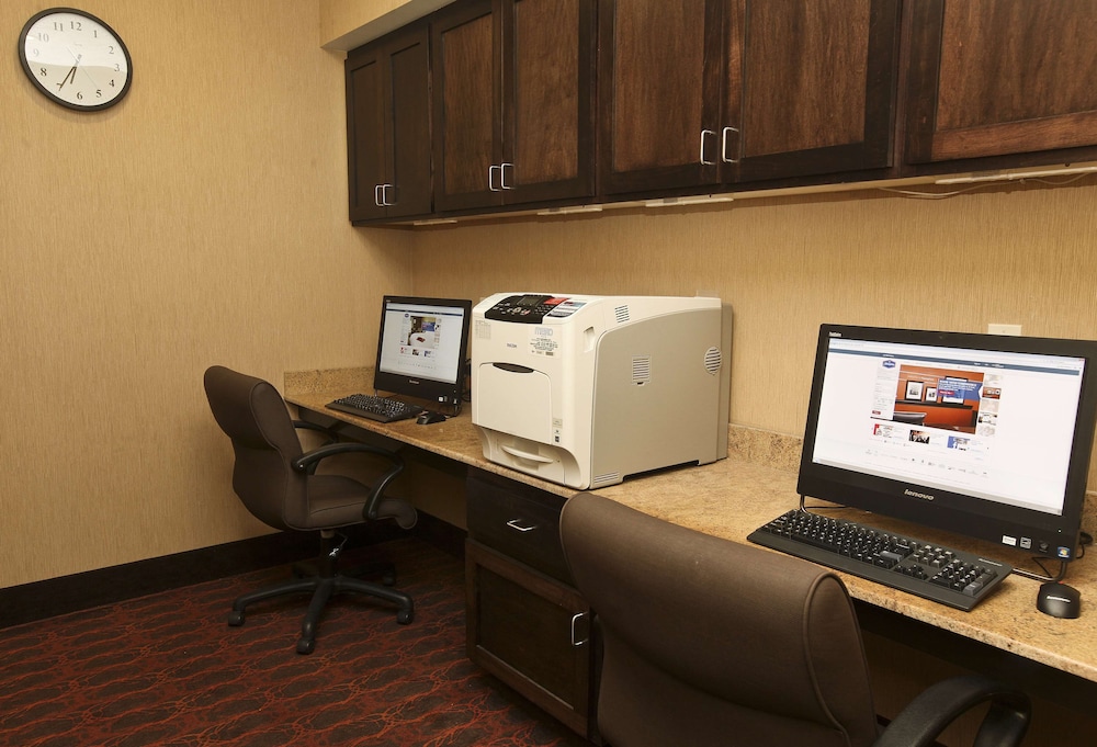Hampton Inn & Suites by Hilton Fargo Medical Center - photo 27