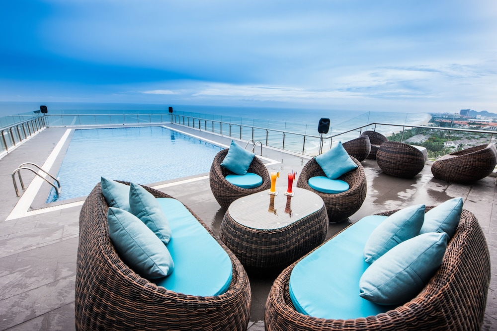 Yarra Ocean Suites Danang — 4-Star Luxury Hotel in Da Nang, Vietnam