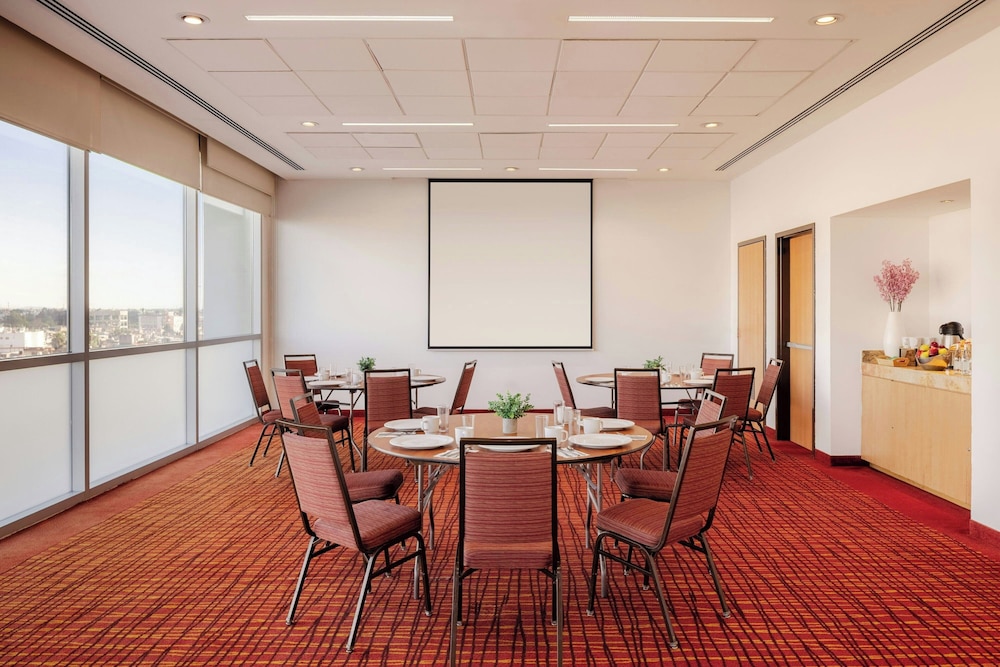 Courtyard by Marriott Leon at the Poliforum