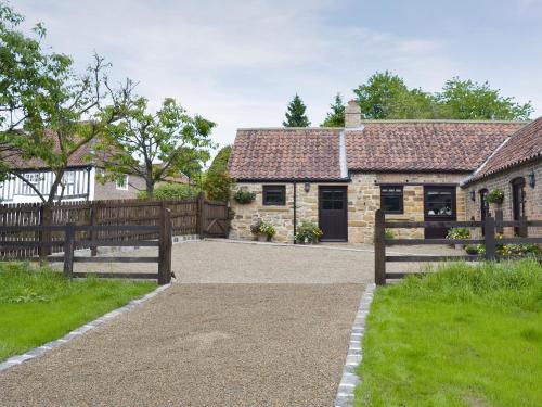 Paper Mill Cottage — 5-Star Luxury Hotel in Sutton, United Kingdom