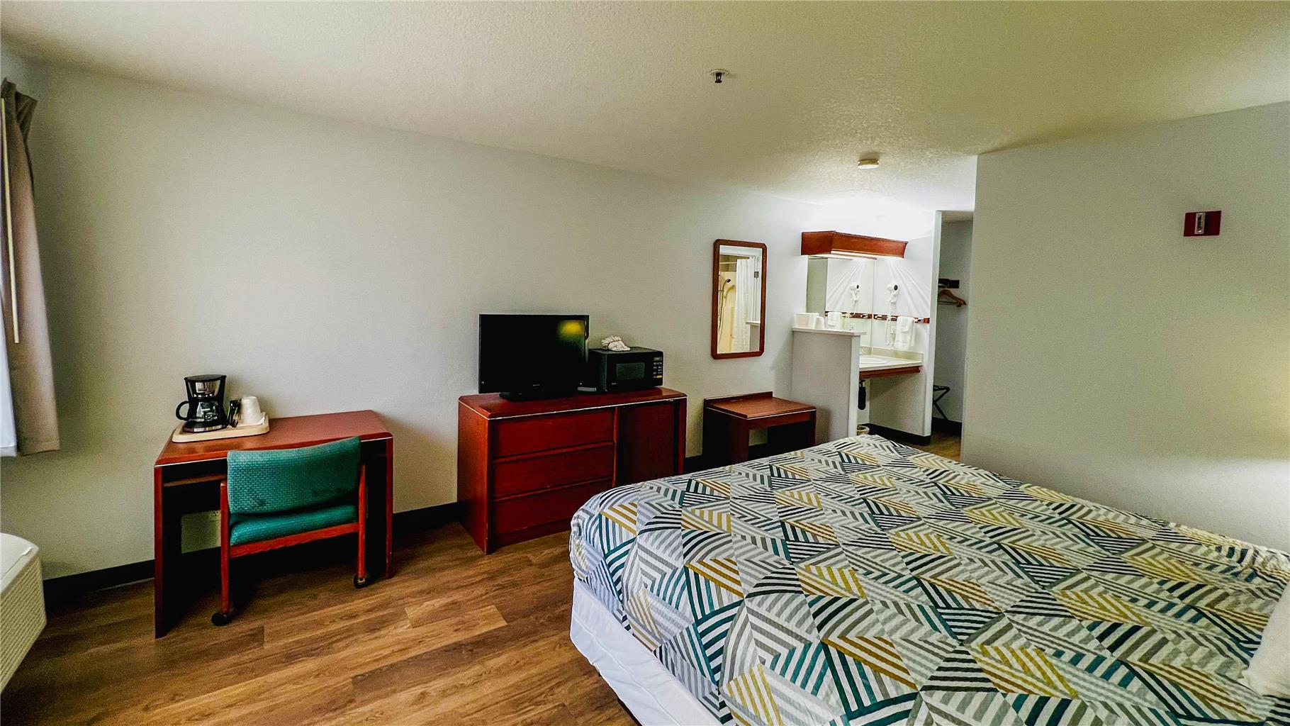 Studio 6 Suites Portland OR I 5 OHSU - photo 24