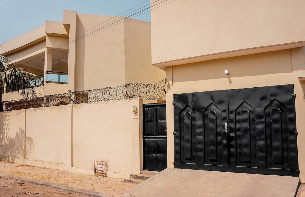 Apartment Sleeps 6 with Free Parking — 4-Star Luxury Hotel in Lome, Togo