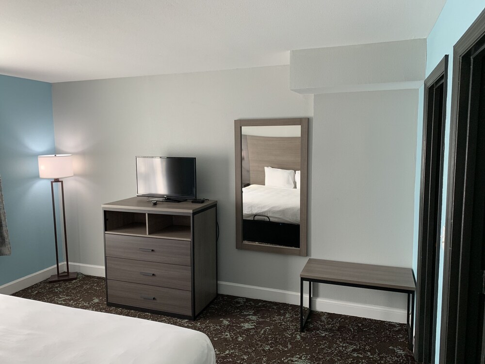 The Inn On Broadway - photo 8