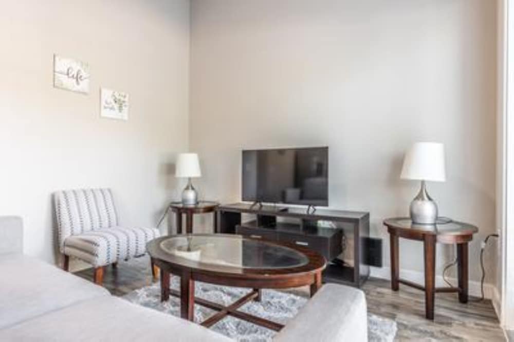 Stayovr at Galatyn Park Richardson — 4-Star Luxury Hotel in Richardson, United States